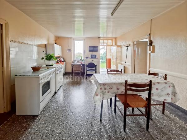 Maison à rénover avec nombreuses dépendances et grand terrain – Espinasse-Vozelle (03)