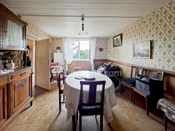 Maison à rénover avec nombreuses dépendances et grand terrain – Espinasse-Vozelle (03)