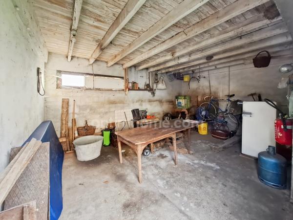 Maison à rénover avec nombreuses dépendances et grand terrain – Espinasse-Vozelle (03)