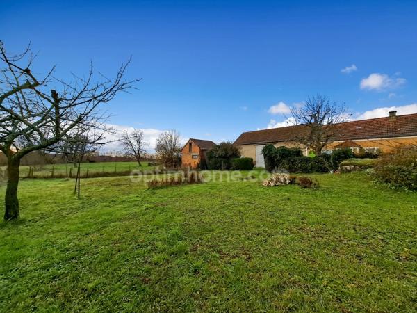 Maison à rénover avec nombreuses dépendances et grand terrain – Espinasse-Vozelle (03)