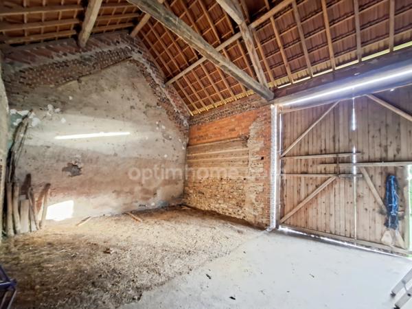 Maison à rénover avec nombreuses dépendances et grand terrain – Espinasse-Vozelle (03)