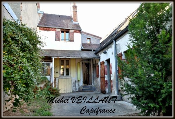 Maison à vendre 11 pièces MOULINS (03), 5 chambres, garage, 3 salles d'eau, terrain 237 m²