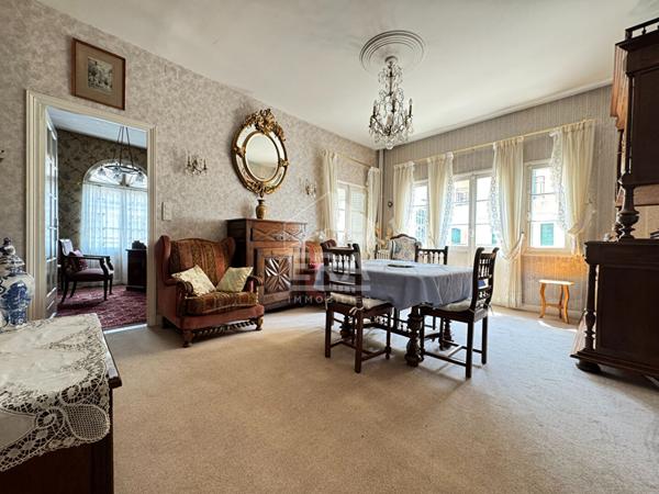 MAISON DE VILLE A RAFRAICHIR AVEC GARAGE DANS L'HYPER CENTRE DE PERIGUEUX.