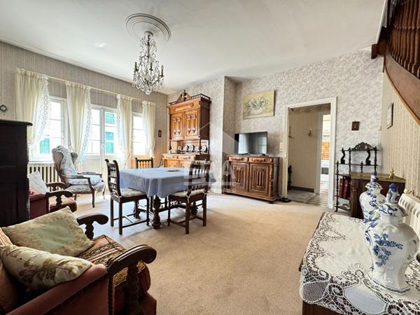 MAISON DE VILLE A RAFRAICHIR AVEC GARAGE DANS L'HYPER CENTRE DE PERIGUEUX.