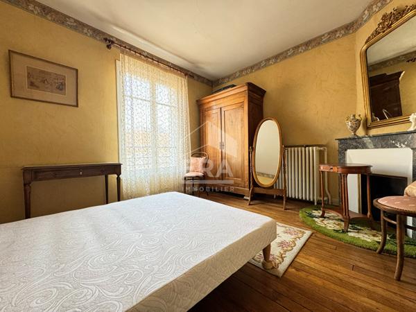 MAISON DE VILLE A RAFRAICHIR AVEC GARAGE DANS L'HYPER CENTRE DE PERIGUEUX.