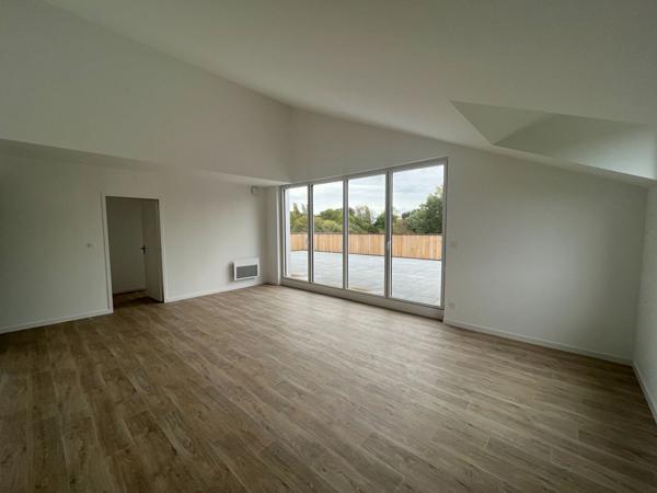 Appartement T5 avec terrasse de 63m² à louer à Saint Erblon - Très bon état
