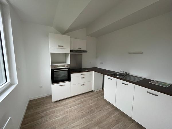 Appartement T5 avec terrasse de 63m² à louer à Saint Erblon - Très bon état