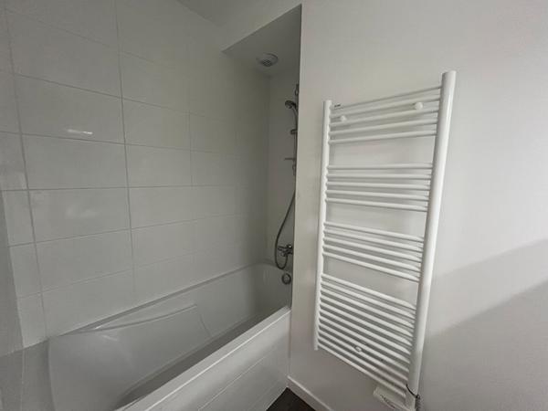 Appartement T5 avec terrasse de 63m² à louer à Saint Erblon - Très bon état