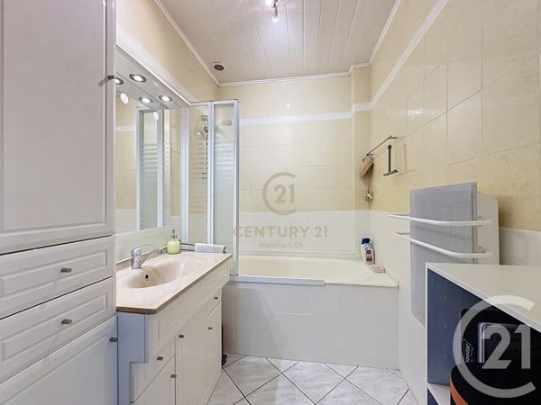 Appartement F3 à vendre  3 pièces - 76,09 m 2   LYON  - 69008