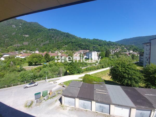 Appartement
         3 pièces
        - 85 m² Exclusivité 185 000 € *