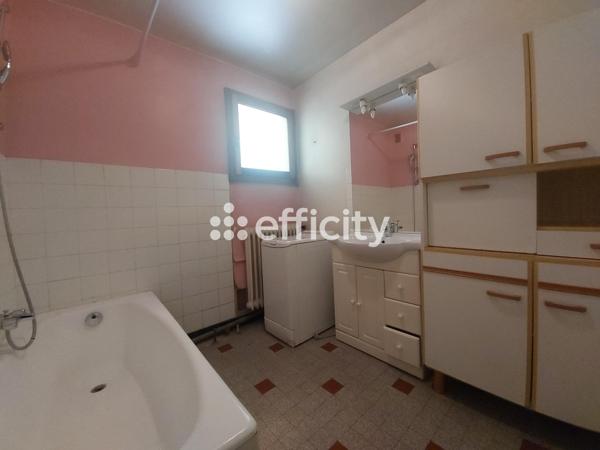 Appartement
         3 pièces
        - 85 m² Exclusivité 185 000 € *