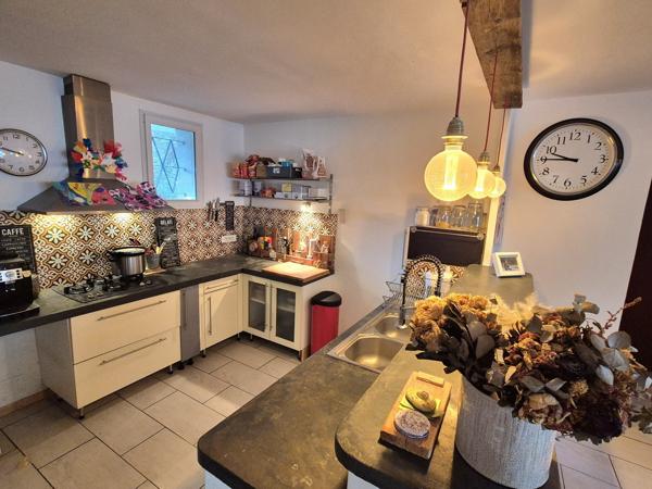 Maison familiale 8 pièces avec piscine hors-sol et double garage Alès (30100)