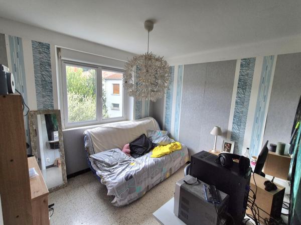 Maison familiale 8 pièces avec piscine hors-sol et double garage Alès (30100)