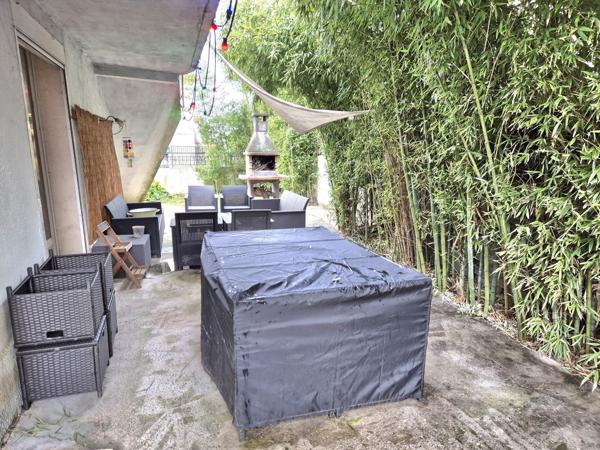 Maison familiale 8 pièces avec piscine hors-sol et double garage Alès (30100)