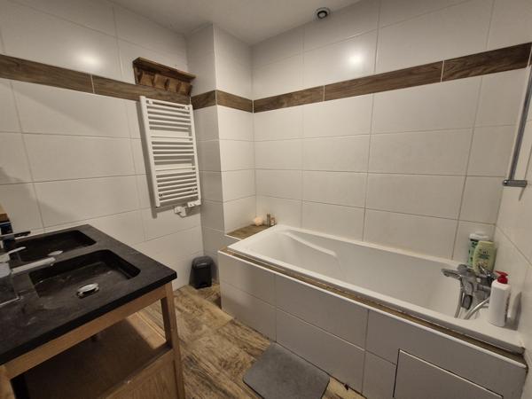 Maison familiale 8 pièces avec piscine hors-sol et double garage Alès (30100)