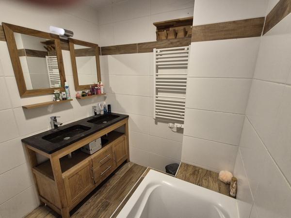 Maison familiale 8 pièces avec piscine hors-sol et double garage Alès (30100)