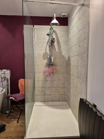 Maison familiale 8 pièces avec piscine hors-sol et double garage Alès (30100)