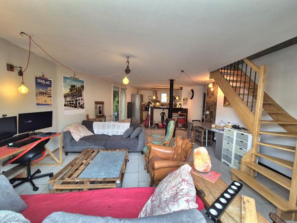 Maison familiale 8 pièces avec piscine hors-sol et double garage Alès (30100)