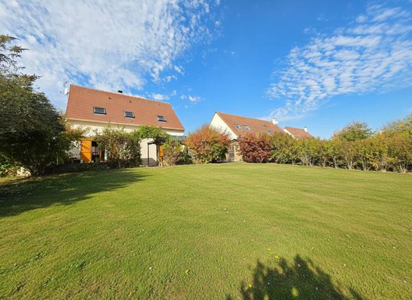 Maison familiale 5 chambres avec jardin et sous-sol à Armentières-en-Brie