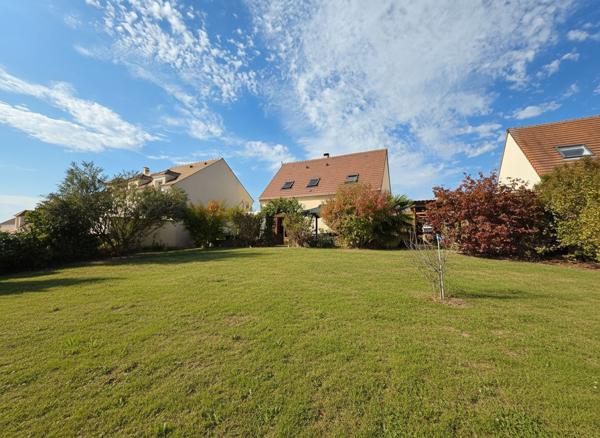 Maison familiale 5 chambres avec jardin et sous-sol à Armentières-en-Brie