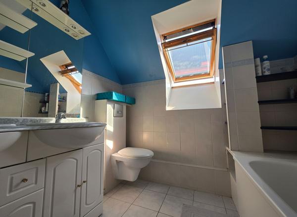 Maison familiale 5 chambres avec jardin et sous-sol à Armentières-en-Brie