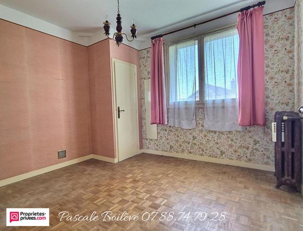 Maison  avec diverses dépendances et appartement - VERNANTES (49390)