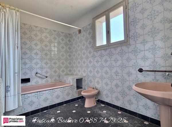 Maison  avec diverses dépendances et appartement - VERNANTES (49390)