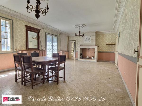 Maison  avec diverses dépendances et appartement - VERNANTES (49390)