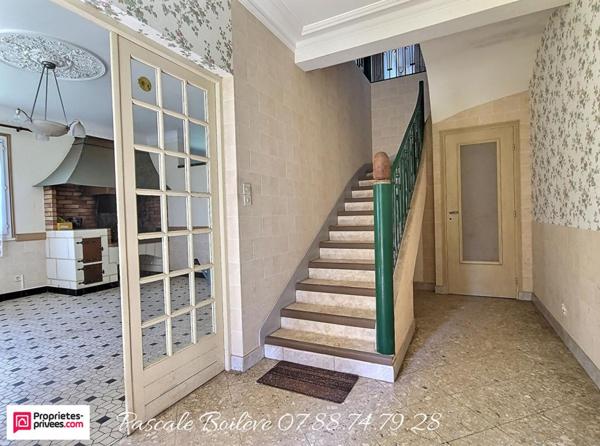 Maison  avec diverses dépendances et appartement - VERNANTES (49390)