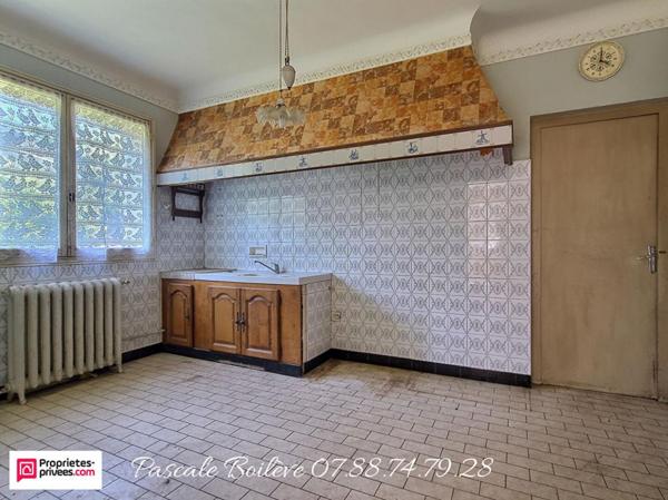 Maison  avec diverses dépendances et appartement - VERNANTES (49390)