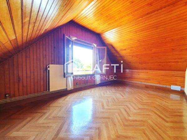 Maison familiale 120 m², 5 chambres, grand jardin avec arbres fruitiers, double garage avec fosse.