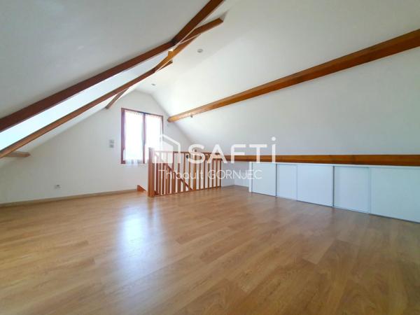 Maison familiale 120 m², 5 chambres, grand jardin avec arbres fruitiers, double garage avec fosse.