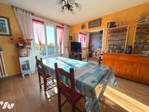 T3 DERNIER ETAGE A BREQUIGNY AU CALME !