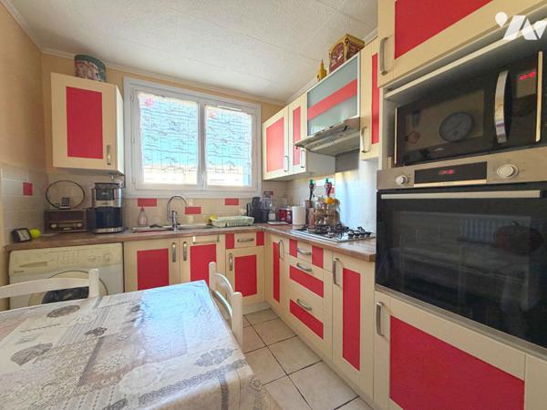 T3 DERNIER ETAGE A BREQUIGNY AU CALME !