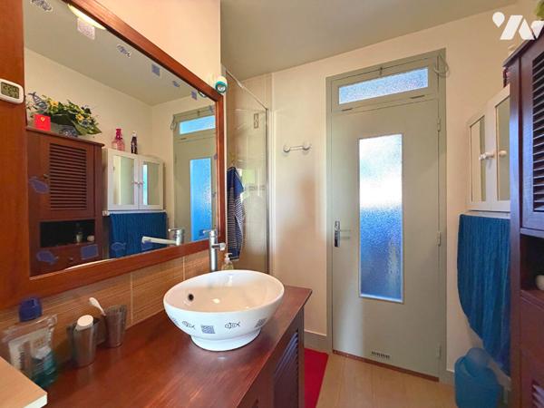 T3 DERNIER ETAGE A BREQUIGNY AU CALME !