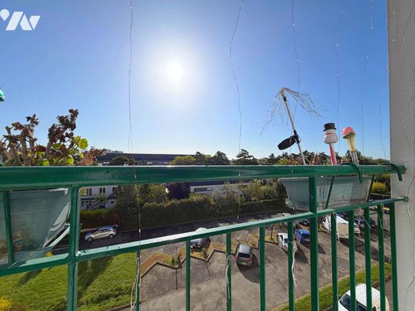 T3 DERNIER ETAGE A BREQUIGNY AU CALME !