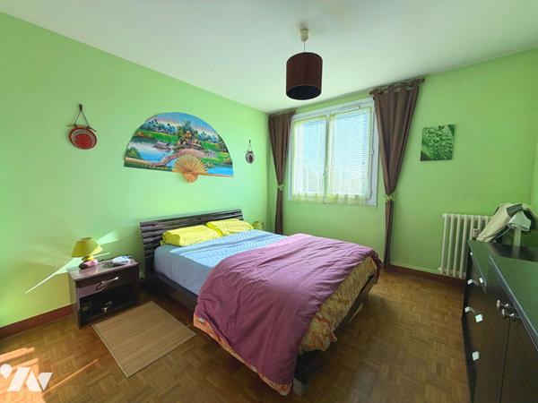 T3 DERNIER ETAGE A BREQUIGNY AU CALME !