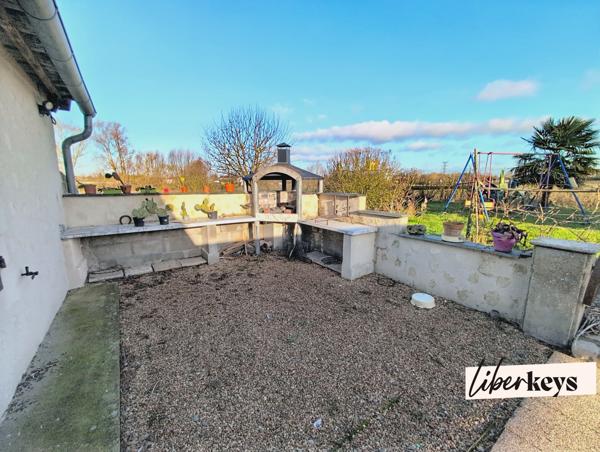 🔥 GRAND TERRAIN + HANGAR 300 m² – MAISON FAMILIALE À FORT POTENTIEL AUX PORTES DE SAUMUR ! 🔥