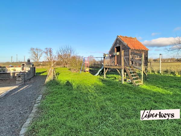 🔥 GRAND TERRAIN + HANGAR 300 m² – MAISON FAMILIALE À FORT POTENTIEL AUX PORTES DE SAUMUR ! 🔥
