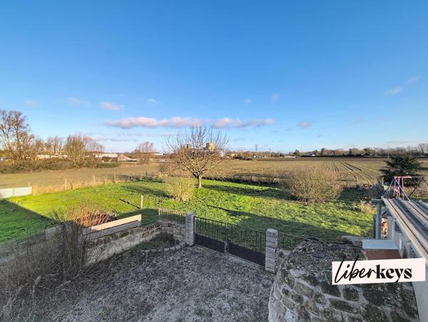 🔥 GRAND TERRAIN + HANGAR 300 m² – MAISON FAMILIALE À FORT POTENTIEL AUX PORTES DE SAUMUR ! 🔥