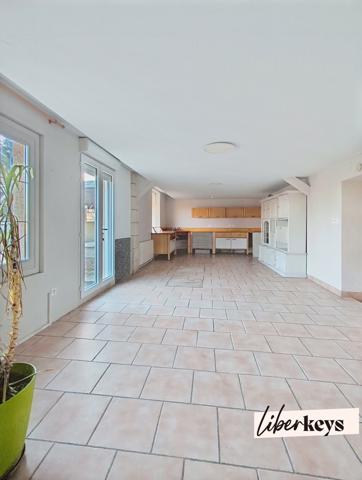 🔥 GRAND TERRAIN + HANGAR 300 m² – MAISON FAMILIALE À FORT POTENTIEL AUX PORTES DE SAUMUR ! 🔥