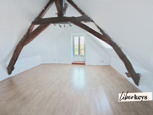 🔥 GRAND TERRAIN + HANGAR 300 m² – MAISON FAMILIALE À FORT POTENTIEL AUX PORTES DE SAUMUR ! 🔥