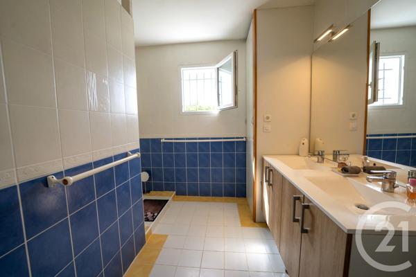 Maison à vendre  6 pièces - 189,83 m 2   MEDIS  - 17