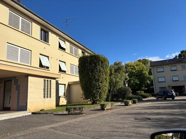 Bourg-en-Bresse a vendre studio  : cuisine, pièce de vie , sdd et wc, balcon cave et parking