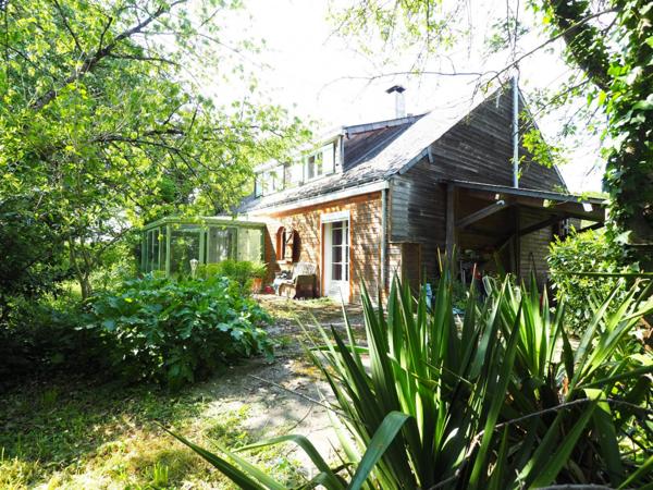 Bouchemaine : Une maison atypique sur un très beau terrain sans vis à vis de 2 000 m²