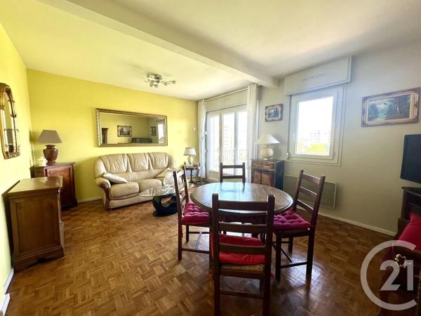 Appartement T3 à vendre  3 pièces - 63 m 2   VENISSIEUX  - 69