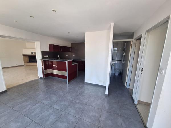A VENDRE - Corps de ferme / Appartement et annexes