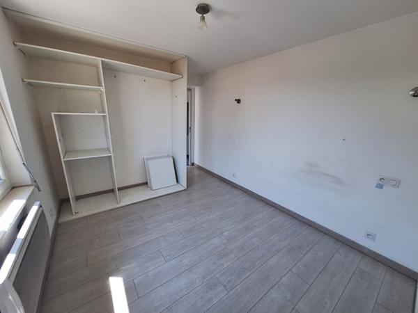 A VENDRE - Corps de ferme / Appartement et annexes