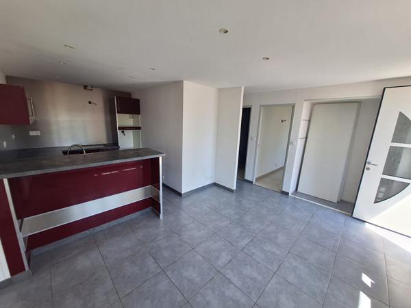A VENDRE - Corps de ferme / Appartement et annexes
