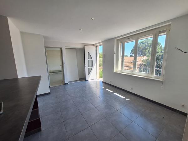 A VENDRE - Corps de ferme / Appartement et annexes